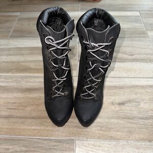 Black Lace-Up Women's Heeled Boots
